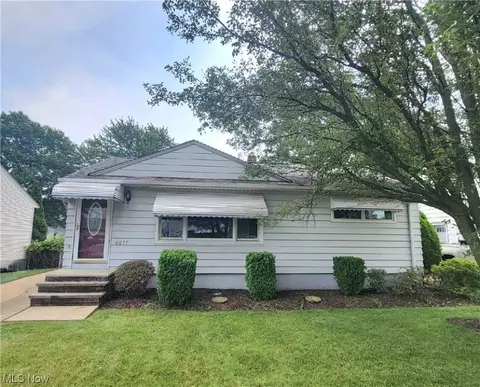 6077 Morrow Dr, Brook Park, OH 44142
