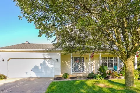 118 Queen Anne Cir, Elyria, OH 44035