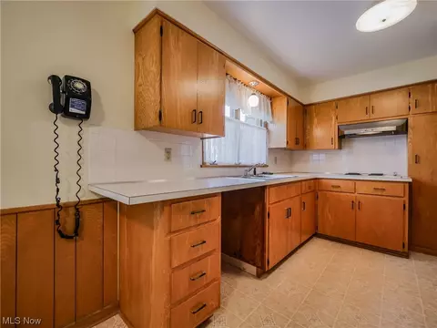 2531 S Jefferson Blvd, Lorain, OH 44052 photo 9