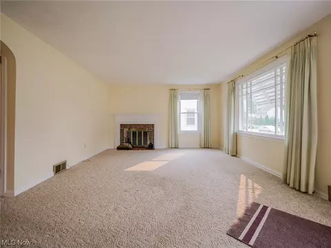 2531 S Jefferson Blvd, Lorain, OH 44052 photo 3