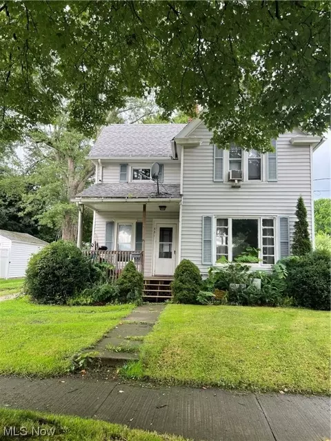 631 Buffalo St, Conneaut, OH 44030