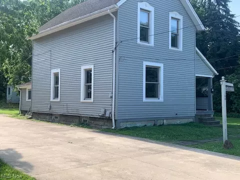 190 Beech St, Berea, OH 44017 photo 2
