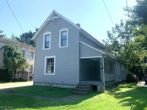 190 Beech St, Berea, OH 44017 photo 3
