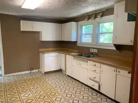190 Beech St, Berea, OH 44017 photo 9