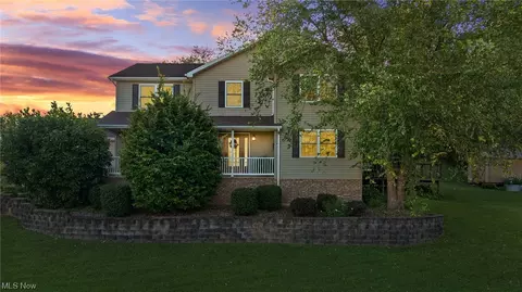 5 Grandview Dr, Mineral Wells, WV 26150