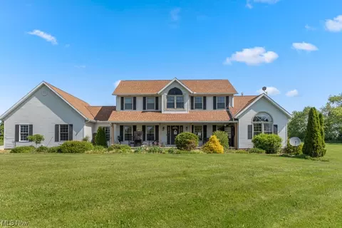 8669 Easton St, Louisville, OH 44641