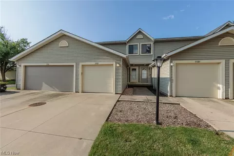 5583 Summit Oval #B, Parma, OH 44134 photo 1