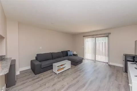 5583 Summit Oval #B, Parma, OH 44134 photo 3