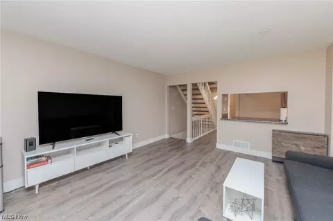 5583 Summit Oval #B, Parma, OH 44134 photo 5