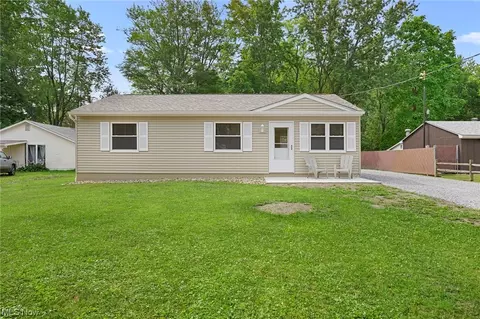 17373 Lakewood Ave, Lake Milton, OH 44429