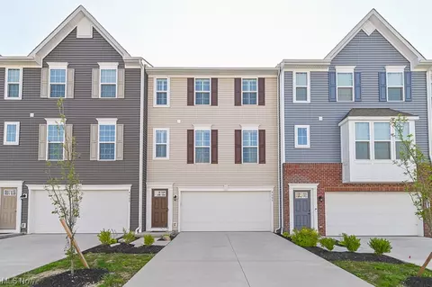 4007 N Steels Cir, Cuyahoga Falls, OH 44223