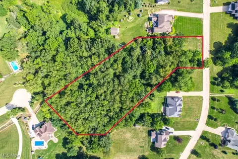 Caribou Drive, Green, OH 44216