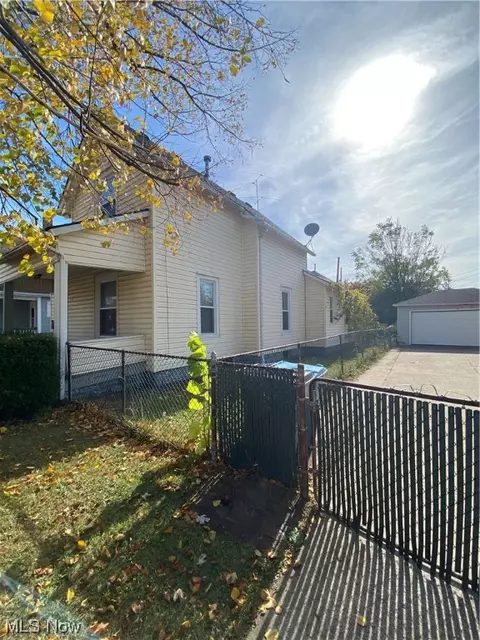 1836 E 29th St, Lorain, OH 44055 photo 2