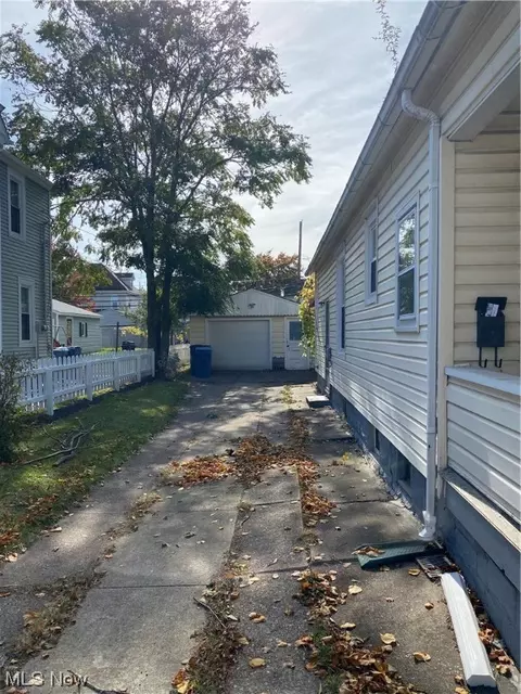 1836 E 29th St, Lorain, OH 44055 photo 3