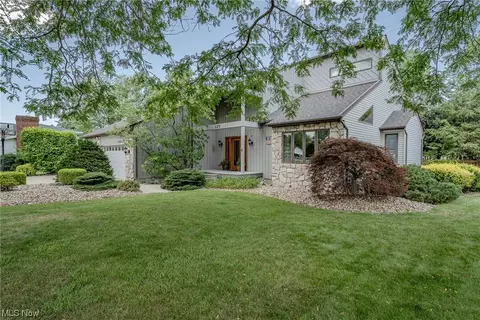 125 Nottingham Dr, Elyria, OH 44035 photo 2