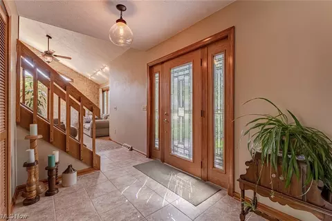 125 Nottingham Dr, Elyria, OH 44035 photo 3