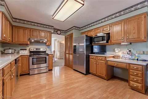 125 Nottingham Dr, Elyria, OH 44035 photo 9