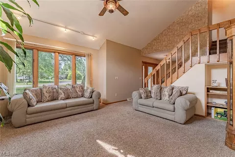 125 Nottingham Dr, Elyria, OH 44035 photo 5