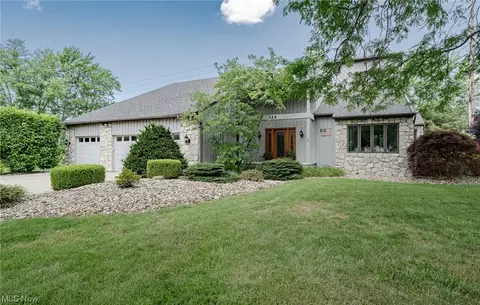 125 Nottingham Dr, Elyria, OH 44035