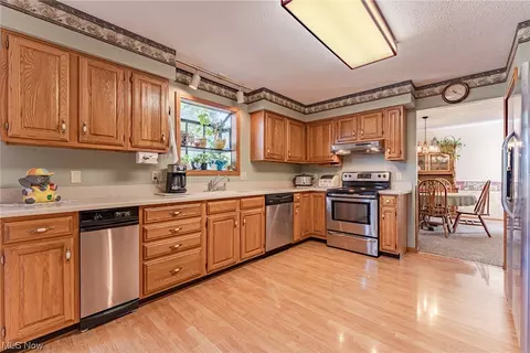 125 Nottingham Dr, Elyria, OH 44035 photo 8