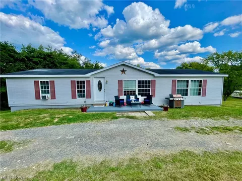 107 Preston Ln, Follansbee, WV 26037