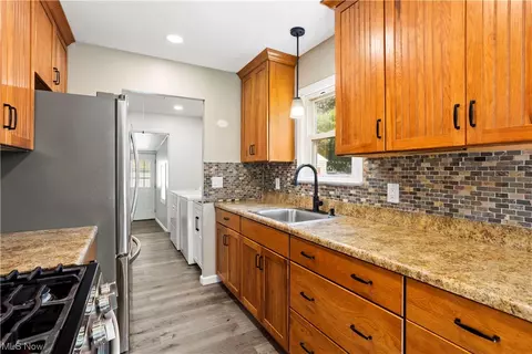610 Penfield Ave, Elyria, OH 44035 photo 9