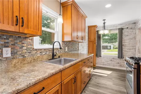 610 Penfield Ave, Elyria, OH 44035 photo 6