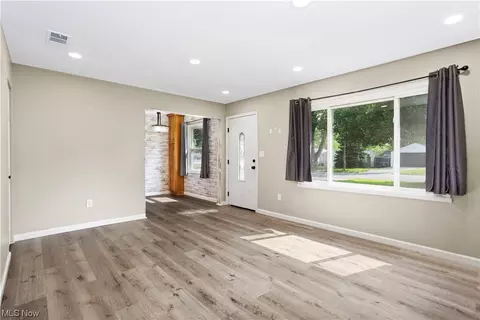 610 Penfield Ave, Elyria, OH 44035 photo 3