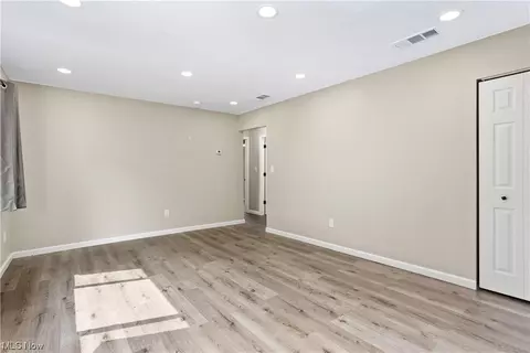 610 Penfield Ave, Elyria, OH 44035 photo 4