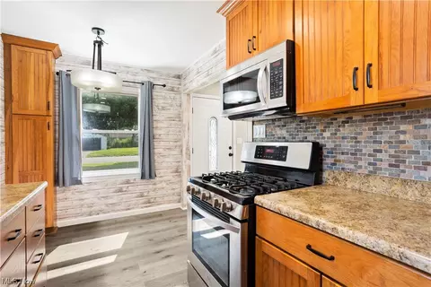 610 Penfield Ave, Elyria, OH 44035 photo 8