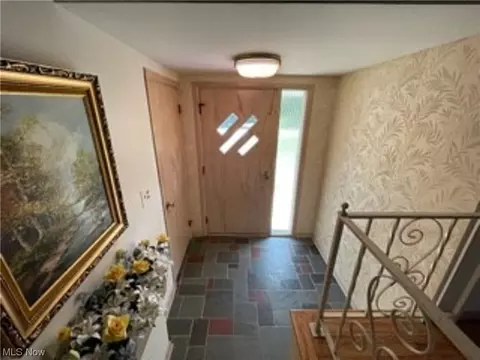 126 Lloyd Rd, Euclid, OH 44132 photo 2