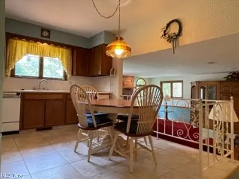 126 Lloyd Rd, Euclid, OH 44132 photo 3