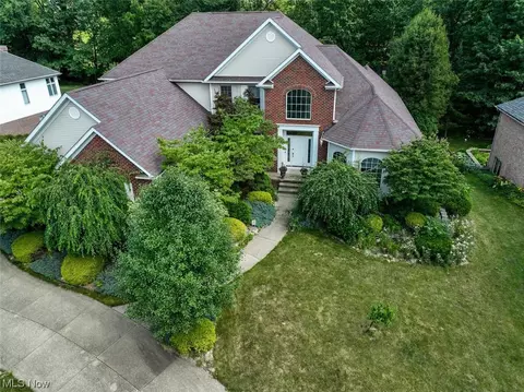 3925 Meadow Wood Ln, Uniontown, OH 44685