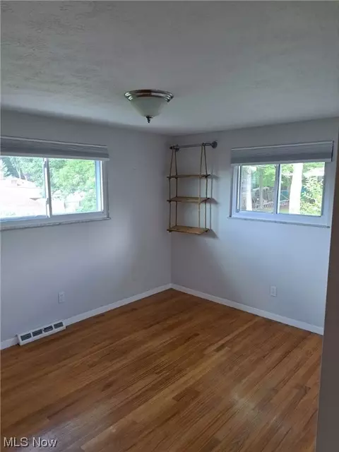 8800 Pinehurst Dr, Parma, OH 44129 photo 8
