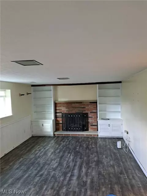 8800 Pinehurst Dr, Parma, OH 44129 photo 6