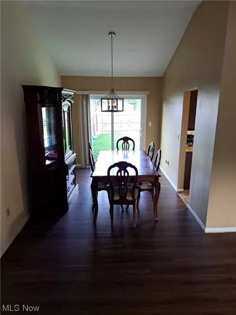 8800 Pinehurst Dr, Parma, OH 44129 photo 5