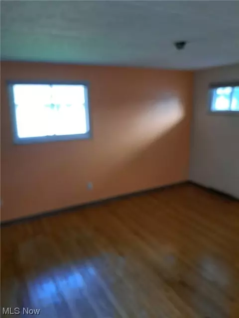 8800 Pinehurst Dr, Parma, OH 44129 photo 9