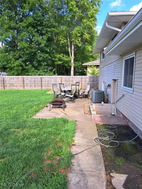 8800 Pinehurst Dr, Parma, OH 44129 photo 12