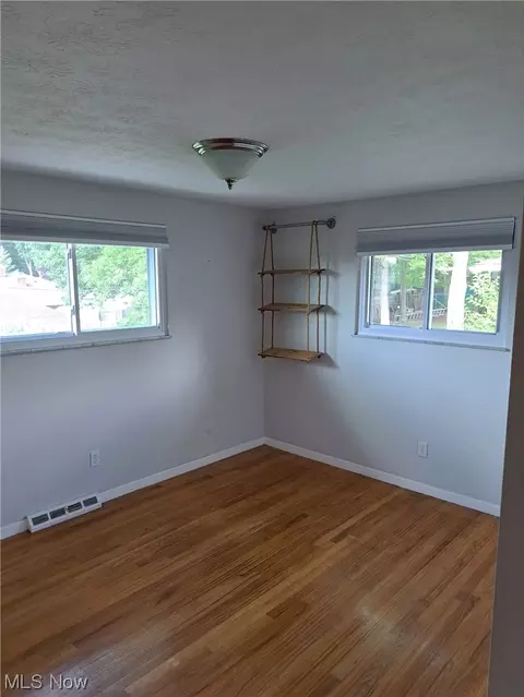 8800 Pinehurst Dr, Parma, OH 44129 photo 8