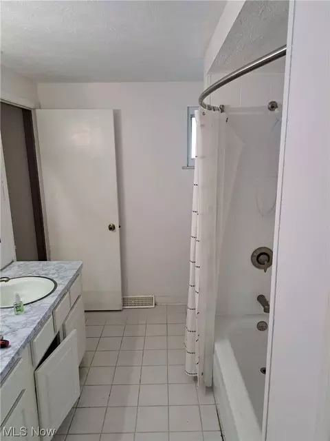 8800 Pinehurst Dr, Parma, OH 44129 photo 11