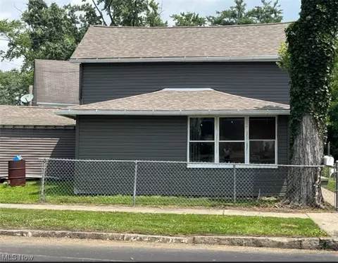 164 W 2nd St, Niles, OH 44446