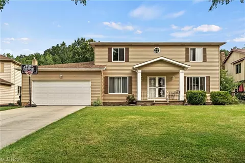 7596 Hidden Valley Ln, Parma, OH 44129