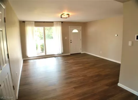 1403 Dewitt Dr, Akron, OH 44313 photo 5