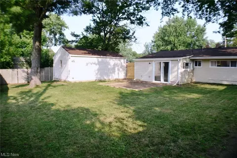 1403 Dewitt Dr, Akron, OH 44313 photo 2
