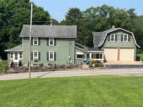 240 Moore Ln, East Palestine, OH 44413