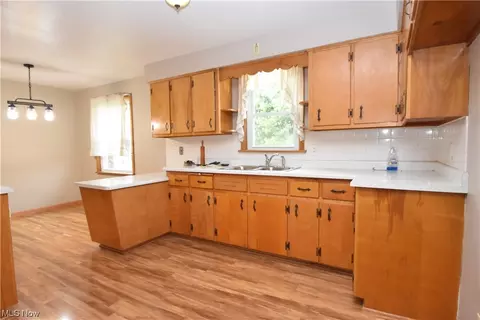 465 Edison Ave, Struthers, OH 44471 photo 6