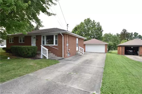 465 Edison Ave, Struthers, OH 44471 photo 2