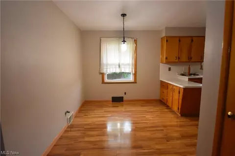 465 Edison Ave, Struthers, OH 44471 photo 8