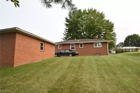 465 Edison Ave, Struthers, OH 44471 photo 4