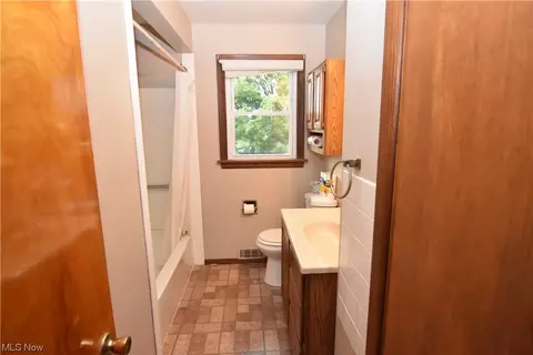 465 Edison Ave, Struthers, OH 44471 photo 9